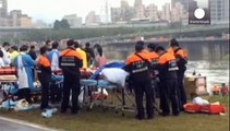 Absturz im Wohnviertel: Zahlreiche Opfer bei Flugzeugunglück in Taiwan