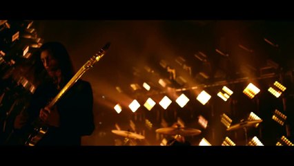El nuevo videoclip de Imagine Dragons está lleno de luces y sombras