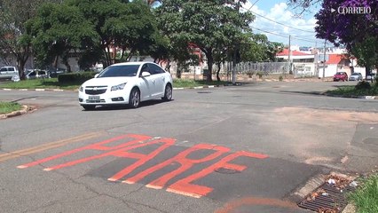 Moradores alertam para cruzamento perigoso