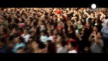اجرای «خوانس» در مراسم گرمی به زبان اسپانیایی