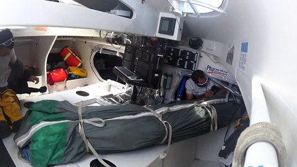 One Planet One Ocean sacando vela (Int' V)