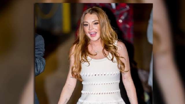 Lindsay Lohan Gets Crowd Going Wild
