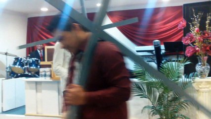 Pastor Alfredo Salvador...Negandonos a nostros mismos yTomando nuestrta cruz para seguir al maestro 1....