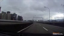 Taiwan TransAsia plane crashes into river. Amazing footage! Crazy plane crash