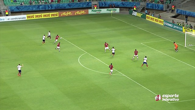 Inacreditável! Zé Roberto recebe na cara do gol, mas desperdiça e devolve para o goleiro