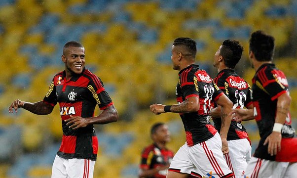 Em casa no Maraca! Comandado por Cirino, Fla goleia