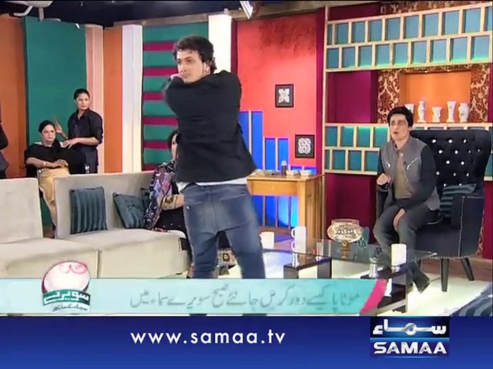Robot dancer stuns Turn Neck onto 190 Degree