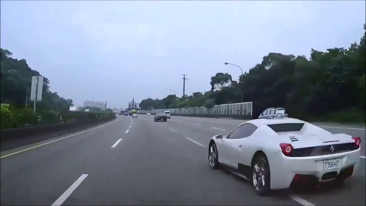 Dumb Ferrari 458 Spider driver causes GTR to crash