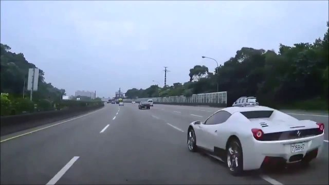Dumb Ferrari 458 Spider driver causes GTR to crash