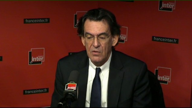 Luc Ferry : Si Hollande annonce 200.000 places pour le service civique, je soutiens à fond