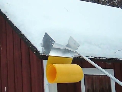Shovel the snow on your roof in one minute with an amazing machine!