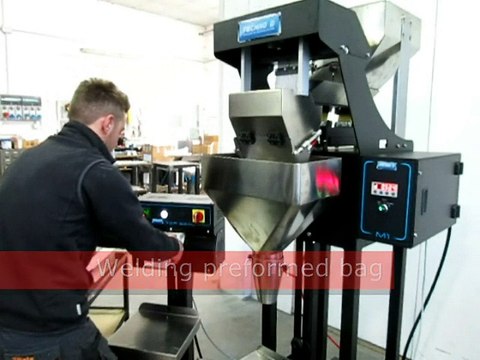 TECHNO D - Saldante semiautomatica pneumatica mod. TOP SEAL con DOSATORE LINEARE