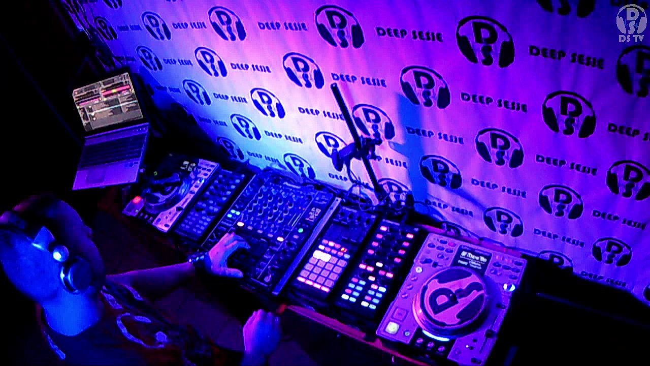 Music Revolution 016