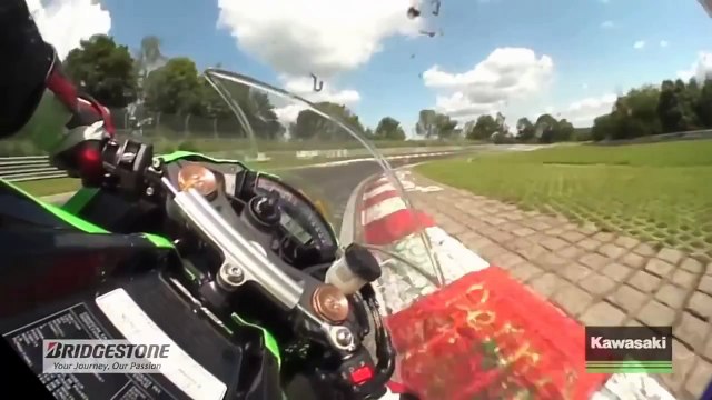 Caméra embarquée sur la moto ZX10R Kawasaki au Nurburgring