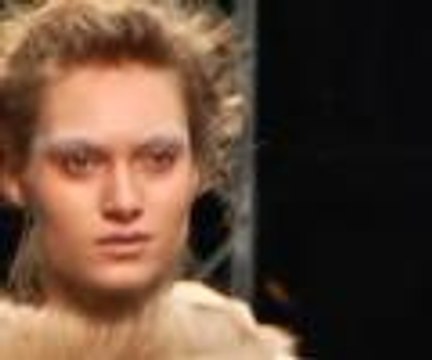 Madrid Fashion Show'da renkli görüntüler