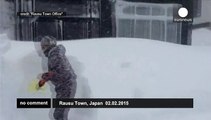 Japanese troops work to relive town cut off by record snowfall
