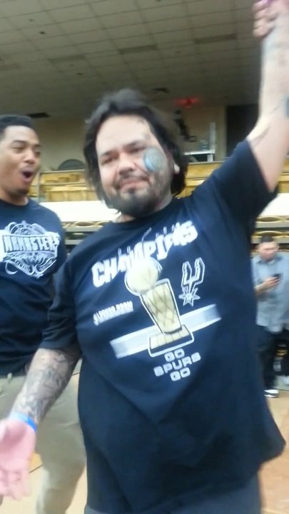 Concours de baffe qui termine en K.O : claque dans ta face!