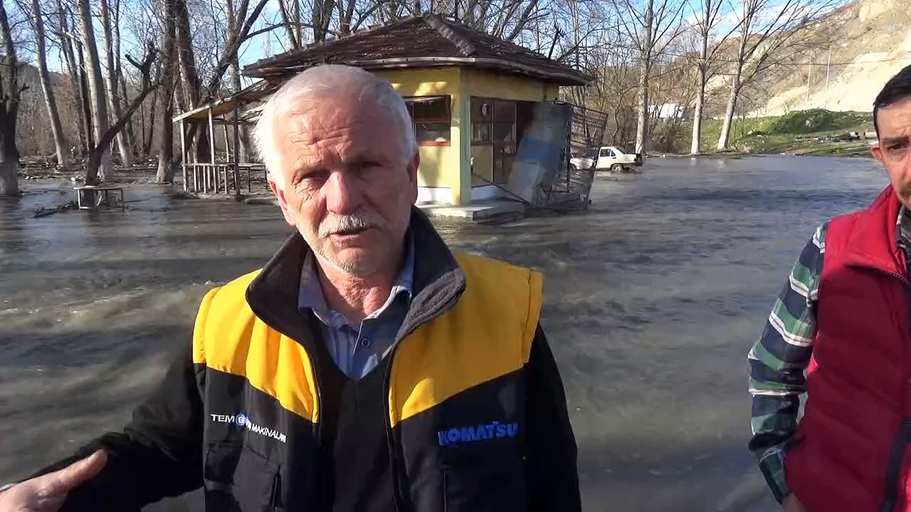 Bilecik Başköy'de Sel Suları ve Çamur Bahçelere Doldu