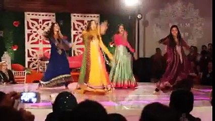 Girls and Boys Best Dance Performance at Mehndi... - Best Video Songs