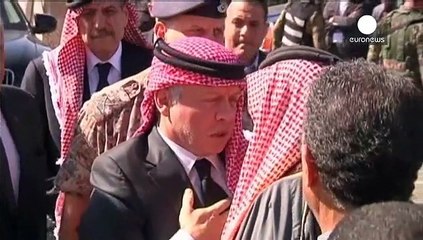 Abdullah II visita família do piloto queimado vivo
