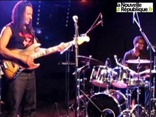 Leçon de basse-batterie au Chato'do