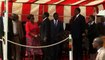 Zimbabwe : le président Mugabe rate une marche et tombe devant la foule