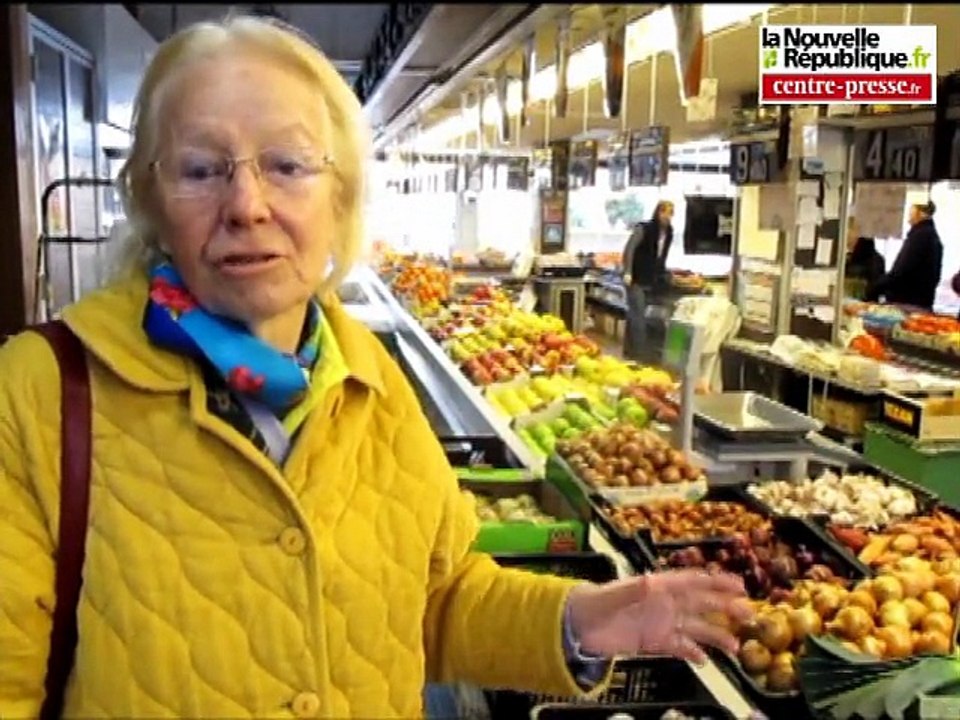 Poitiers : au marché des halles Notre-Dame avec un maraîcher