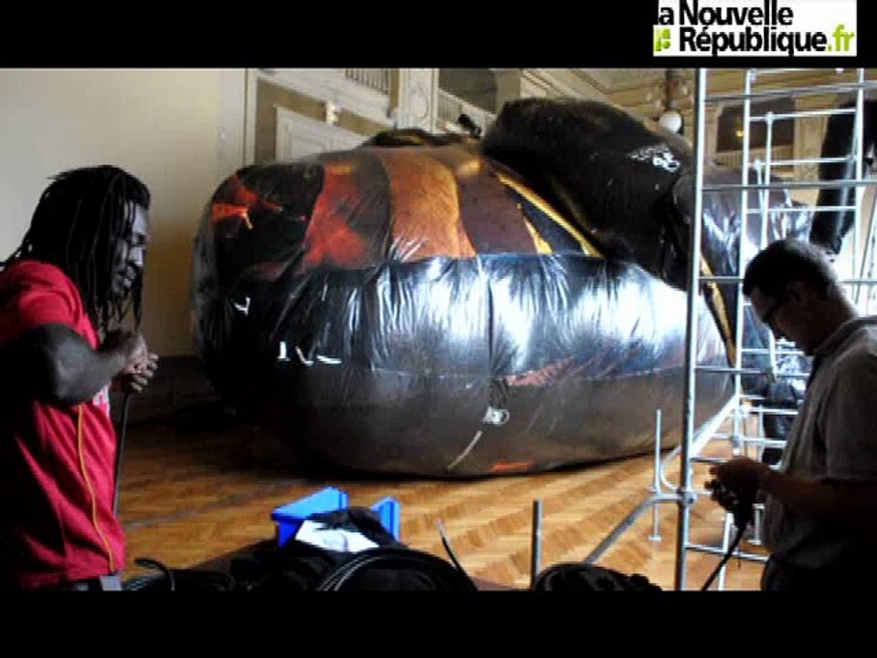 Un scarabée géant à la Mairie de Niort