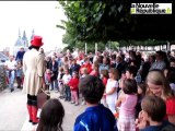 Théâtre de rue devant le château de Blois