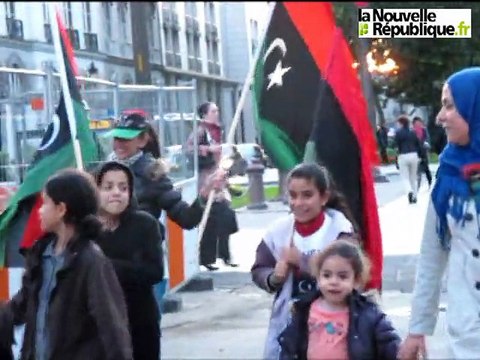 Les Libyens de Tours chantent la chute de Kadhafi