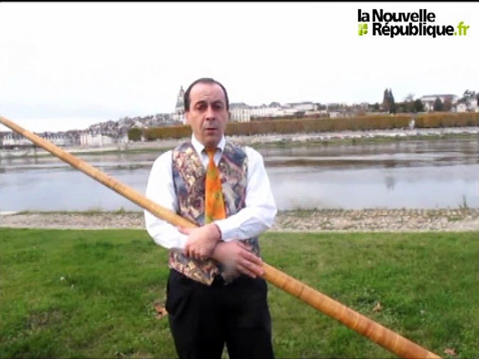 Jouer du cor des Alpes en bord de Loire