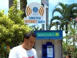 UNED usa teléfonos públicos para llevar internet gratis a las comunidades