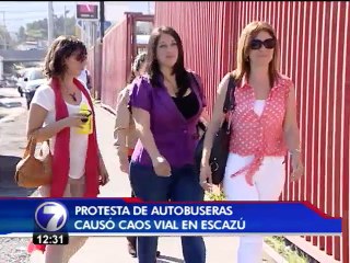 Protesta de autobuseras causó caos vial en Escazú