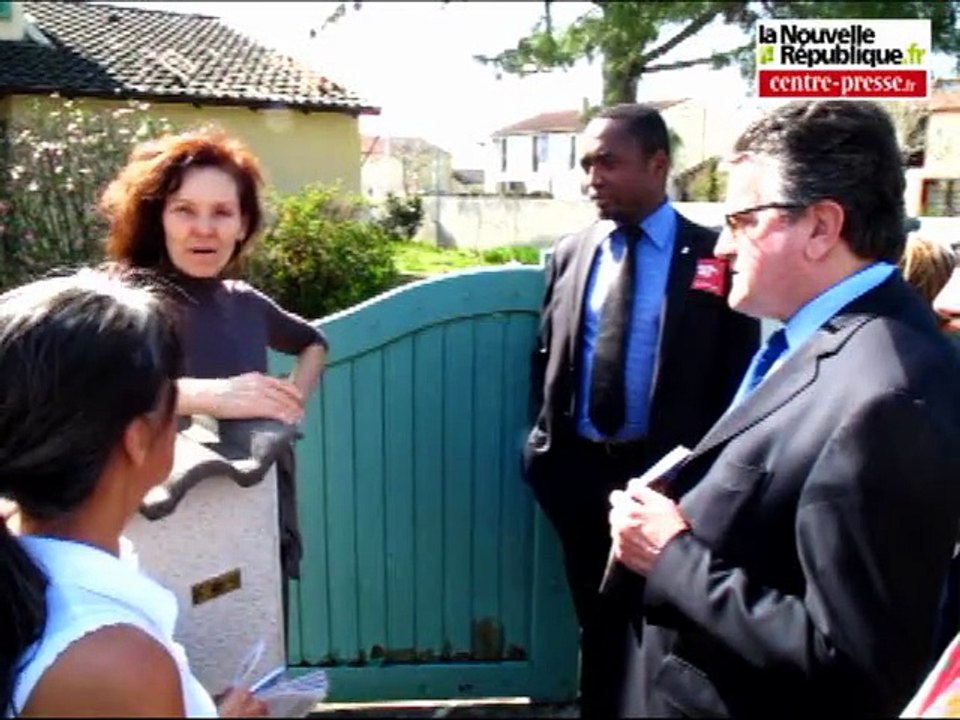 Poitiers: campagne dans les quartiers pour Alain Claeys et les militants socialistes