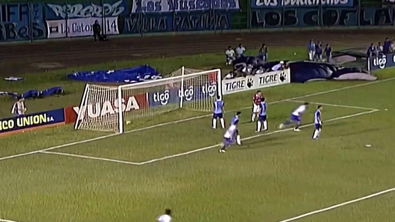 Bolivien: Traumtor! Torrico-Fackel ins Glück