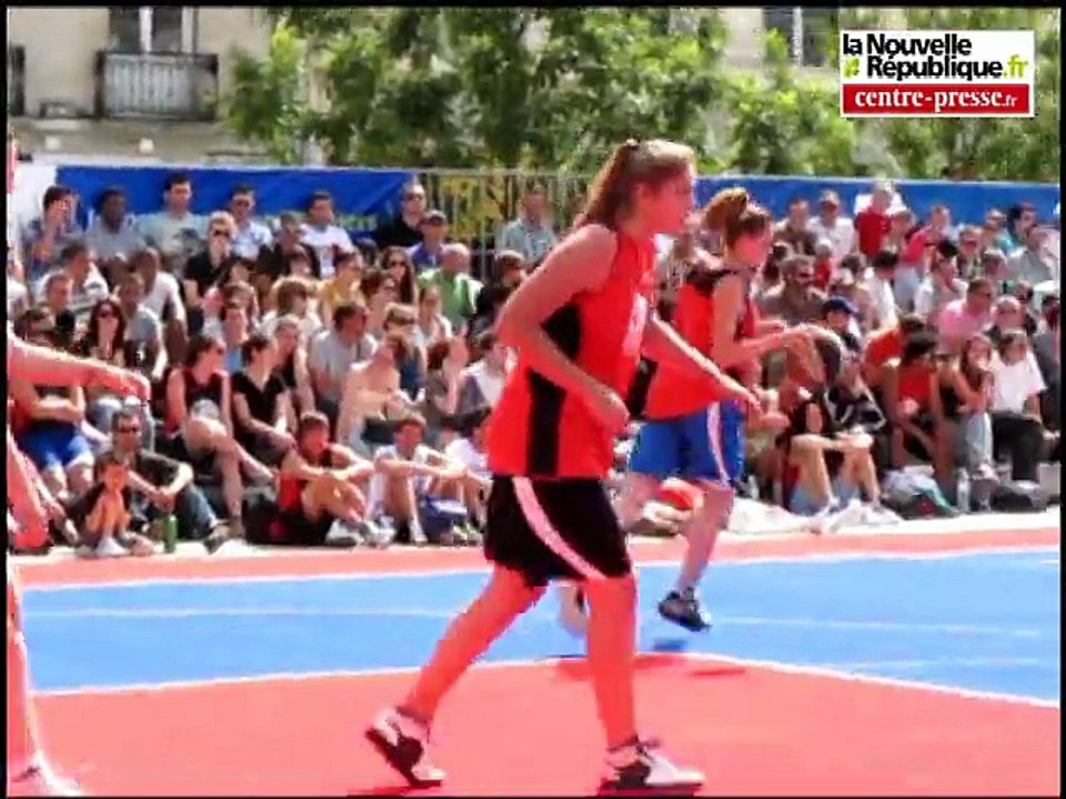 VIDEO. Basket à Poitiers : Sous le soleil d'Urban PB