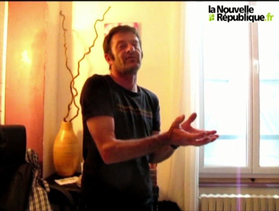 VIDEO.Blois : Rencontre avec le chanteur Erlos