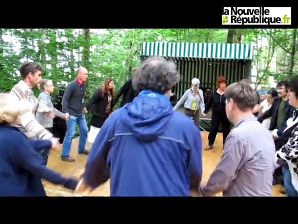 VIDEO. Lourouer-Saint-Laurent: le festival des luthiers et maîtres sonneurs au château d'Ars