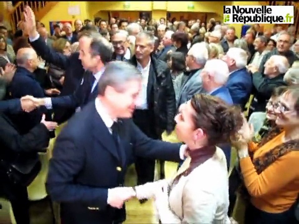 VIDEO. Jean-François Copé à la rencontre des militants UMP à Saint-Cyr-sur-Loire