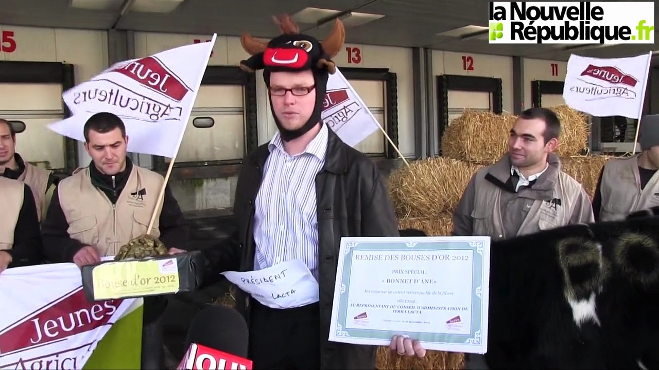 VIDEO : Une bouse d'or pour le président de Terra Lacta décernée par les JA de Poitou-Charentes