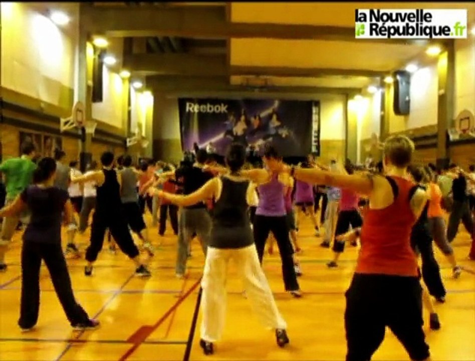 VIDEO. Convention fitness au gymnase Caméo de Tours