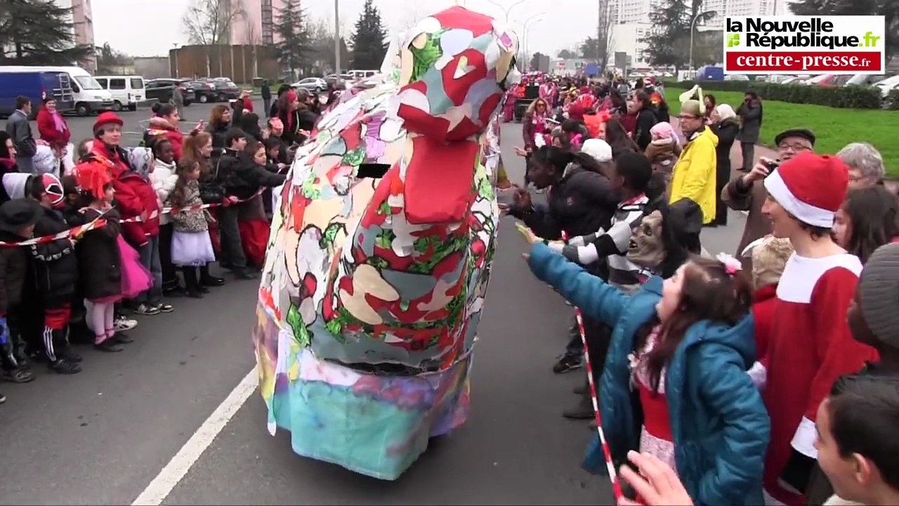 VIDEO. Poitiers. Carnaval des Couronneries