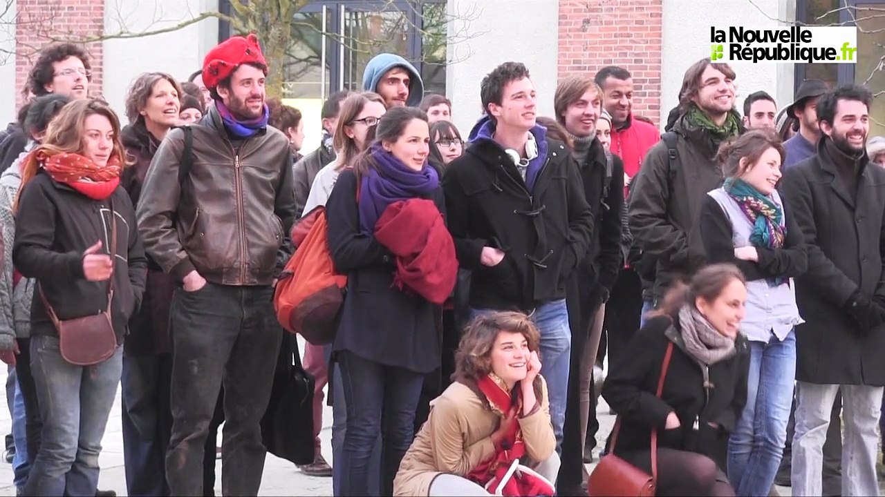 VIDEO. Quand les paysagistes jouent les clowns à Blois