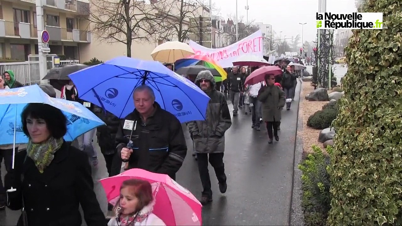 VIDEO. 400 manifestants à Châteauroux contre le circuit des Tourneix