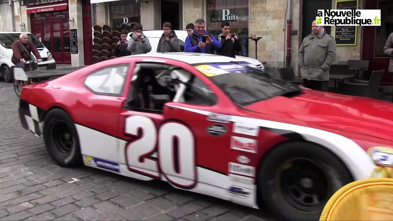 VIDEO. Un bolide Nascar dans les rues de Tours