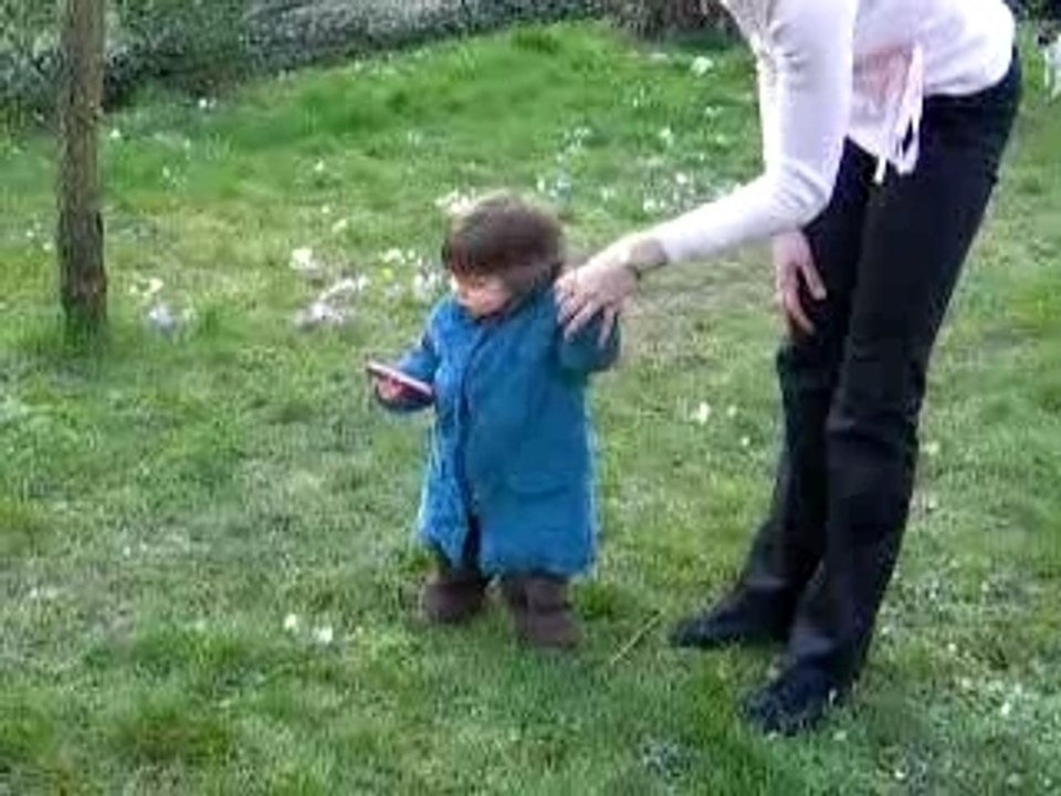 mamie regarde j'arrive meme a danser