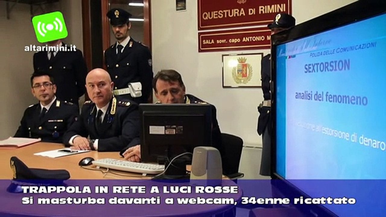 Trappola in rete a luci rosse. Si masturba in web cam, ricattato 34enne riminese