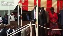 President Robert Mugabe Falls Down Steps(amazing)