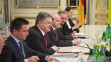 هولاند وميركل يتوجهان الى موسكو لاقناعها بخطة السلام