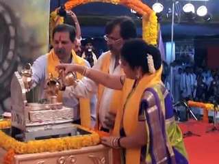 Shri Nrusinh Saraswati Paduka Pujan performed by Aniruddha Bapu, Suchitdada and Nandai
